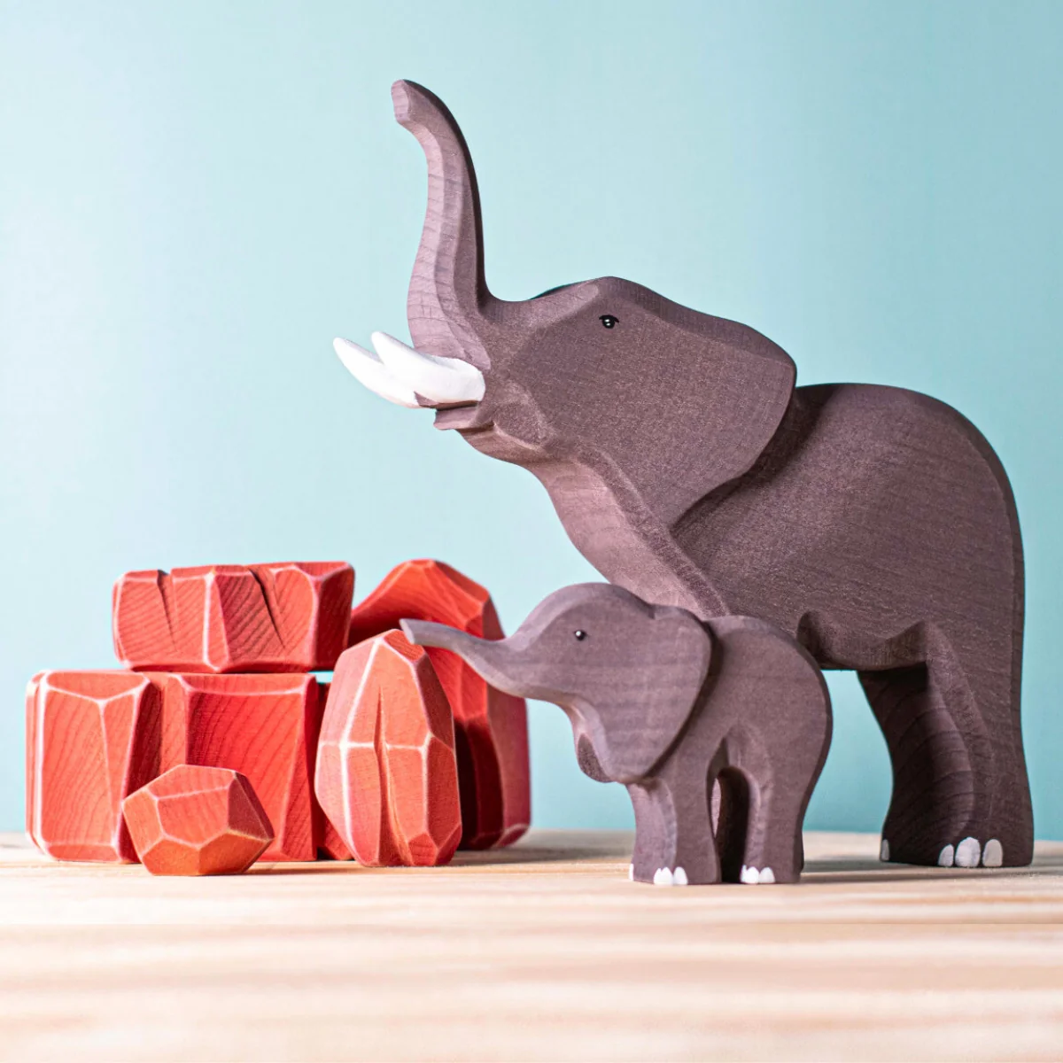 BumbuToys African Wooden Figures - Elephants & Savanna Rocks - Set of 7