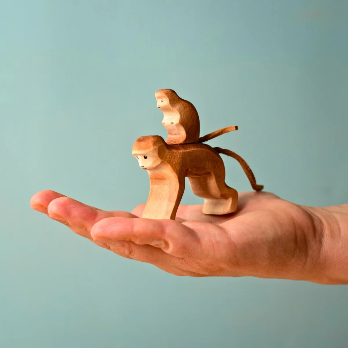 BumbuToys Wooden Animal - Monkeys - Set of 2 - Image 4
