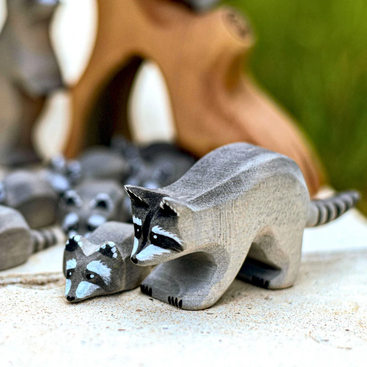 BumbuToys Wooden Animal - Raccoon - Crouching - Image 2