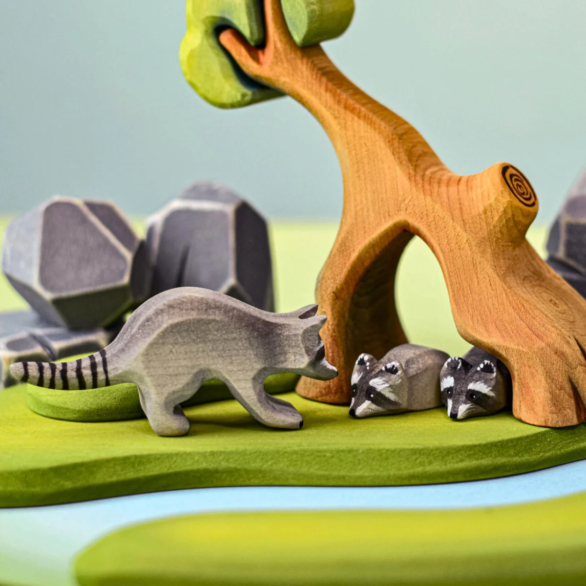 BumbuToys Wooden Animal - Raccoon - Crouching - Image 3
