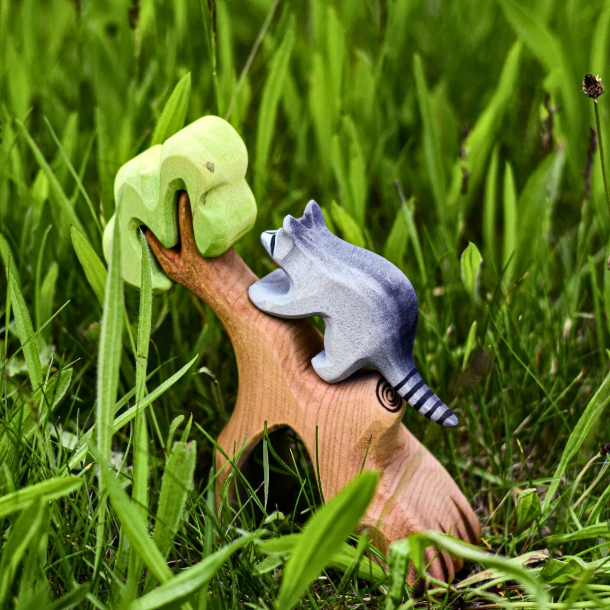 BumbuToys Wooden Animal - Raccoon - Crouching - Image 4