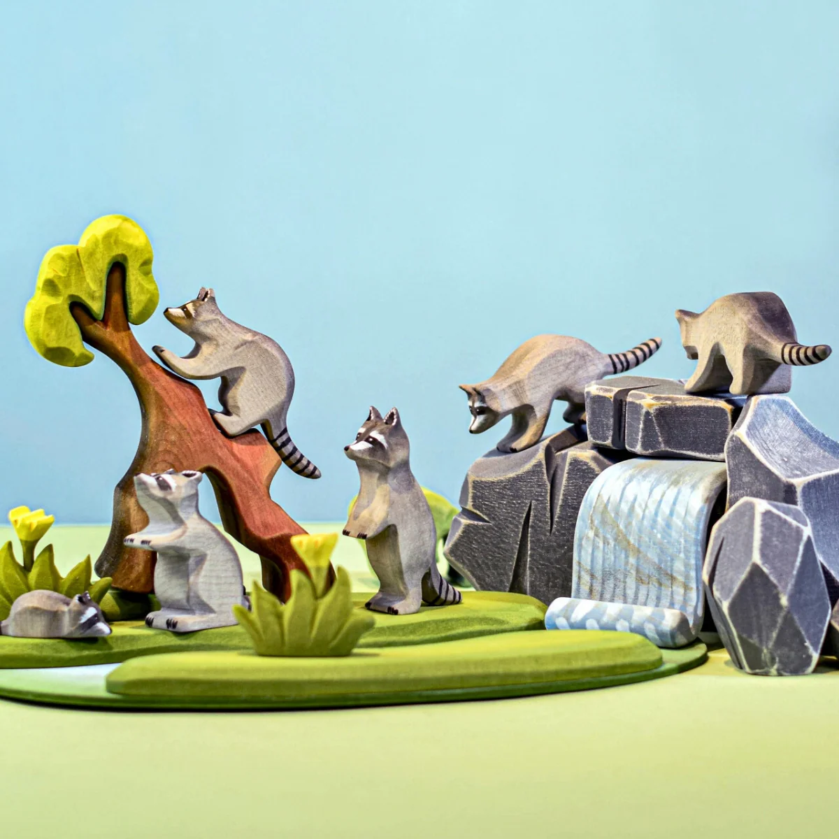 BumbuToys Wooden Animals - Raccoon Family & Hollow Tree - Set of 5 - Image 3