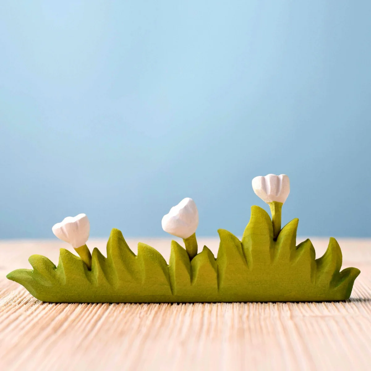 BumbuToys Wooden Plant Figure - Grass with Flowers - Large, White