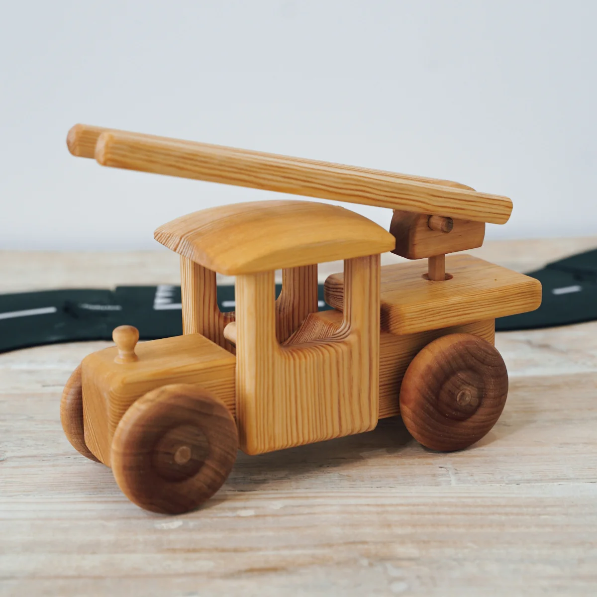 Telleby Debresk Big Fire Engine - Image 5