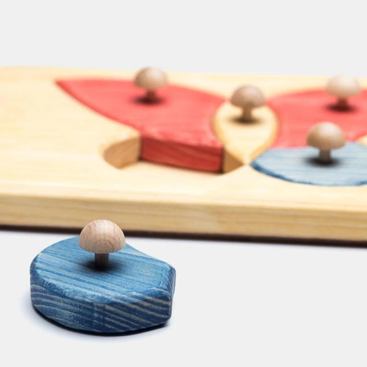 Drei Blatter Wooden Peg Puzzle - Butterfly - Image 3