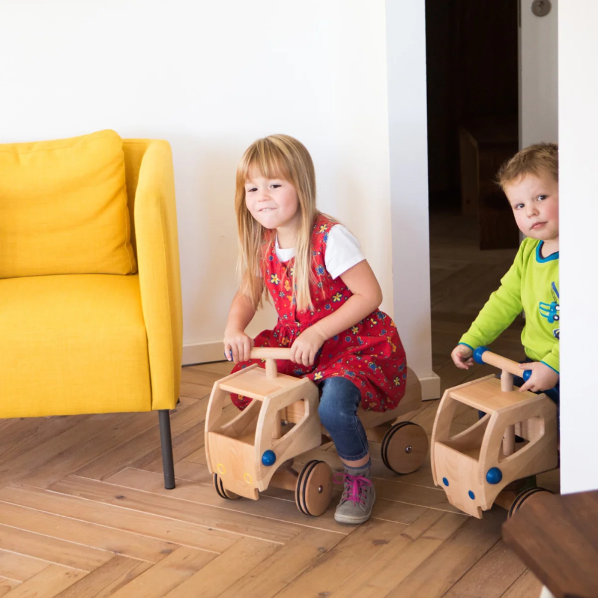 Dynamiko Wooden Ride On - Transporter Red 'Fred' - Image 6