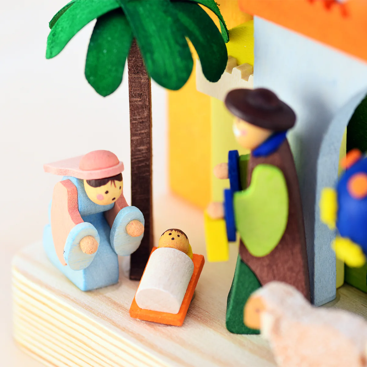 Graupner Small Tealight Pyramid - The Nativity - Image 3