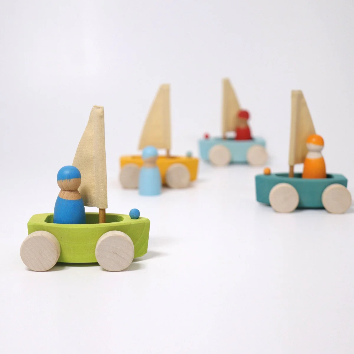 Grimm's Set of 4 Small Land Yachts with 4 Sailors - Image 2