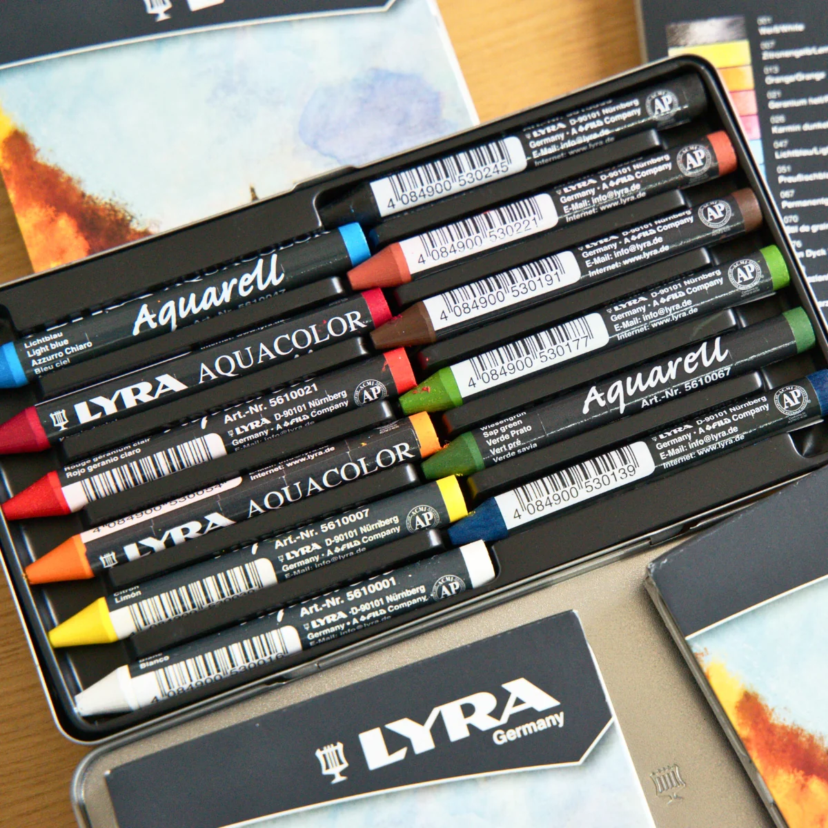 LYRA Aquacolor Watercolour Artist Crayons in Tin - 12 Colours - Image 2