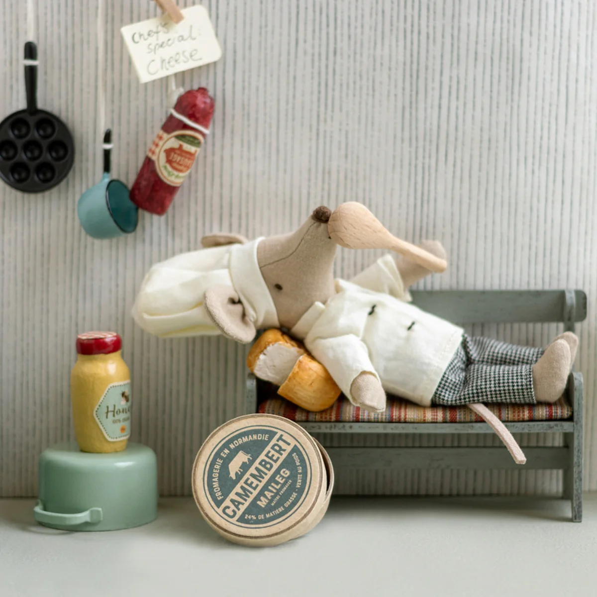 Maileg Mouse Big Brother - Chef w/ Pot & Spoon (2026) - Image 3