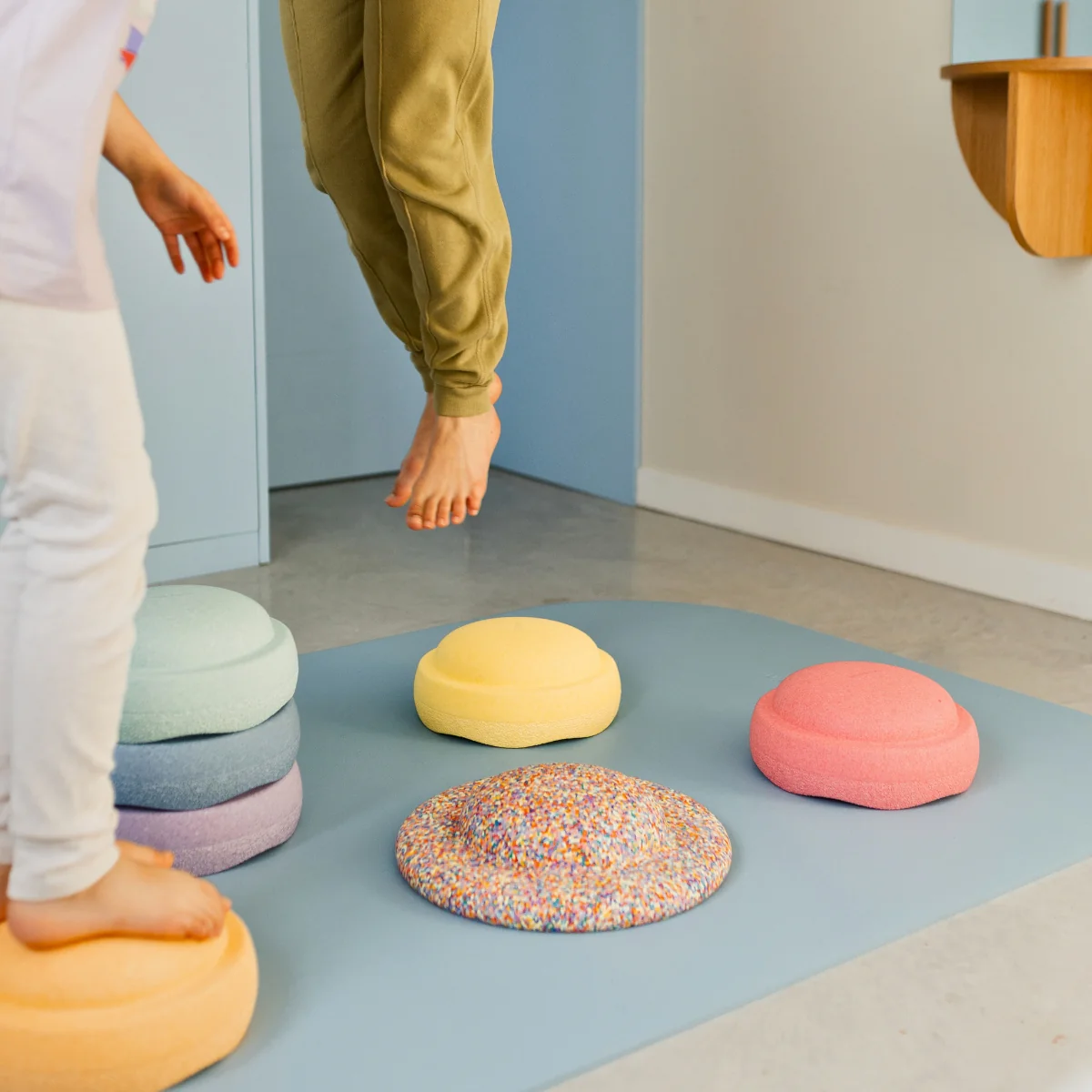 Stapelstein Balance Stepping Stones - Original + Board Combination, Set of 8, Rainbow Pastel Complete - Image 8