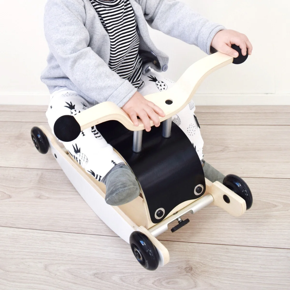 Wishbone Mini-Flip Top with Handle Bar (base and wheels bought separately) - Image 2